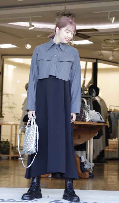 ワンピースに好相性のショート丈シャツ