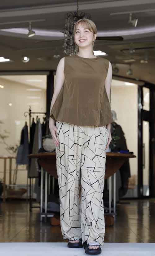 #好服美人　20250919　光沢ある素材の裾バルーンシルエットブラウス