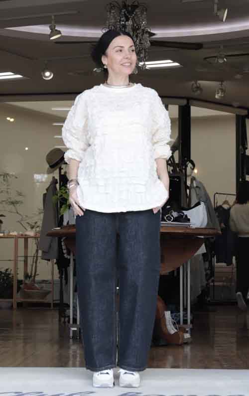 ゆるシルエットのデニム