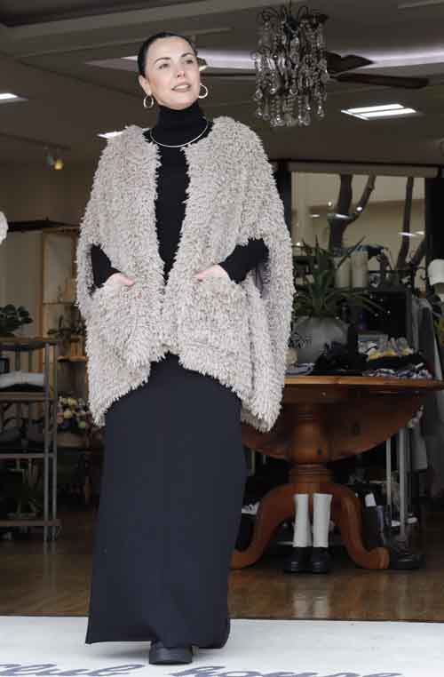 もふもふふっくらポンチョ #CYANtokyo