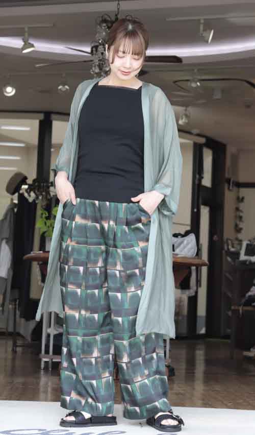 シアーのガウンコートです。イタリアから