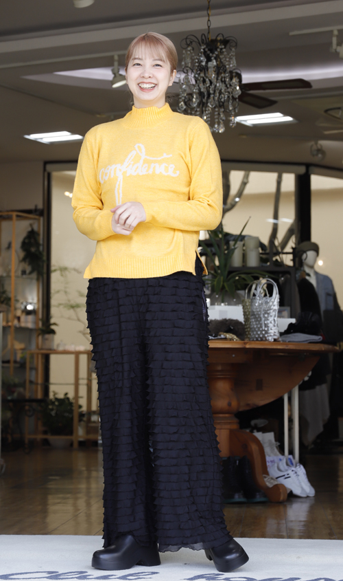 新着です！コートを脱いだらキレイ色のセーター