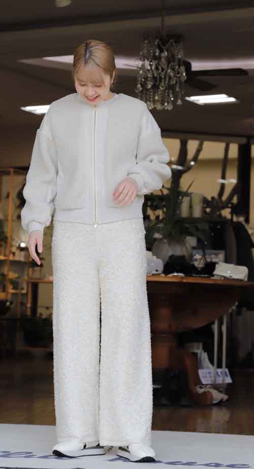 新着です 冬の華やぎニットパンツ