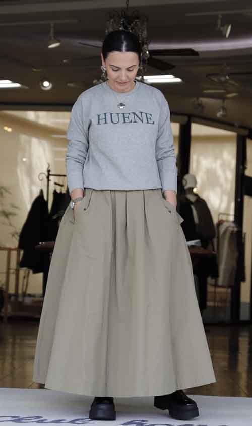 中綿入り裏地のフレアースカートです　今年は暖パンより早く暖スカ入荷です