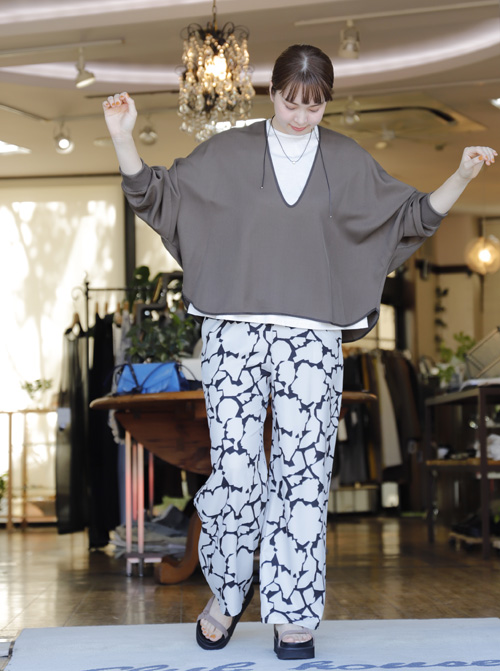 #好服美人　20250802　深いVネックのプルオーバーとゆるりシルエットパンツ