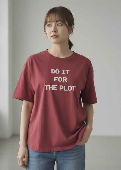 胸元にレタープリントのTee