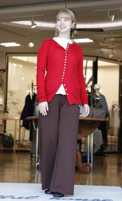 フロントは19個のシェル釦リブカーディガン　#好服美人 by NE-O Club
