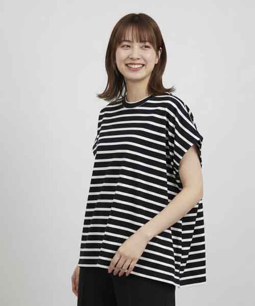 ボクシーシルエットのボーダーTee