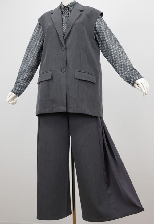 #好服美人　20250803-3　ベストとパンツのセットアップ　ADESSO L`ORA