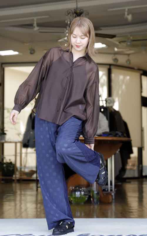 #好服美人　20250912　前はドットでバックプリーツのパンツ　２カラー入荷
