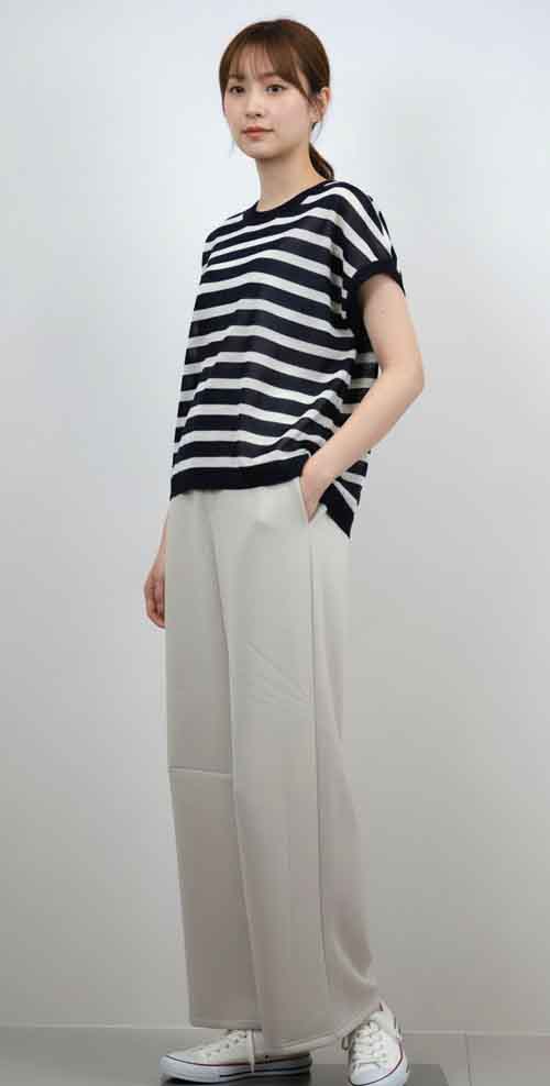 ボクシーシルエットのボーダーセーター