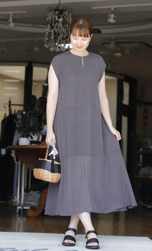 #好服美人　20250802-2　fall2025モデル　プリントの裾フレアーワンピース