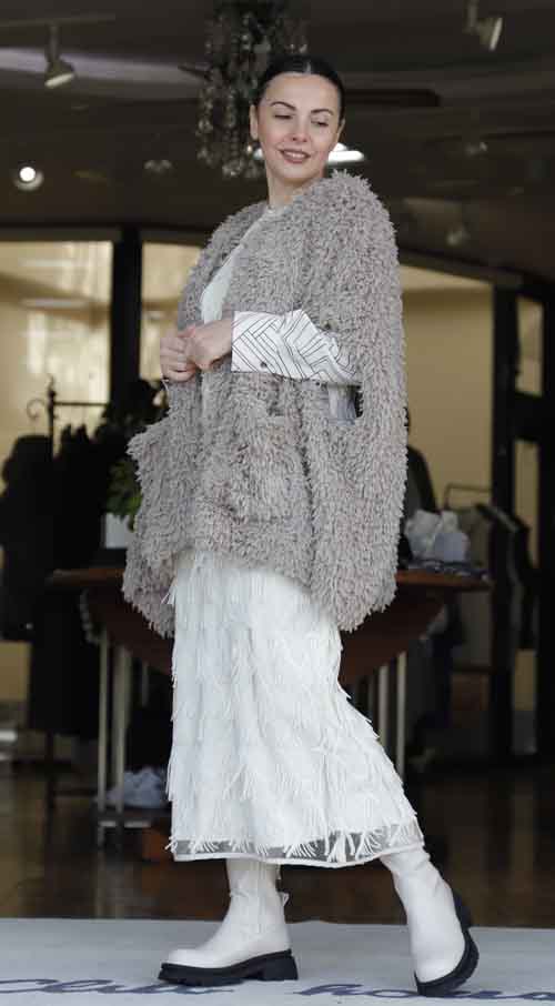 週末のおめかし　ふわふわポンチョとフリンジワンピース