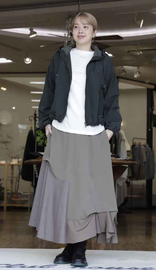 赤外線を窮して発熱するエアロパーカ