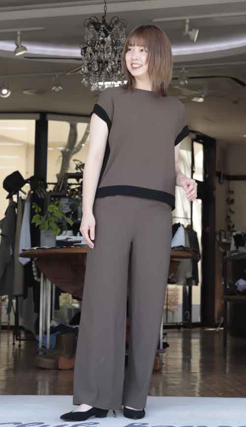 セットアップです。　バイカラーのブラウスとパンツ