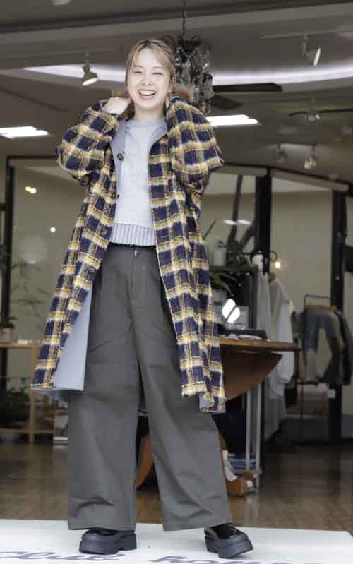 #WYTE　カラーデニムのタックプリーツワイドパンツ