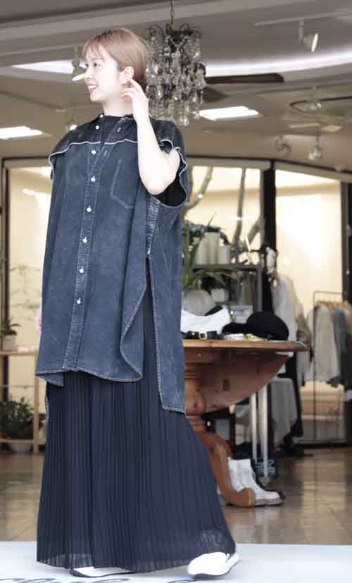 サイドオープンのロングシャツ #NAKAGAMI