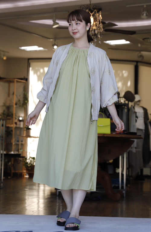 #好服美人　20250801-2　ゴールドプリントのコットンジャケットとふわりワンピース
