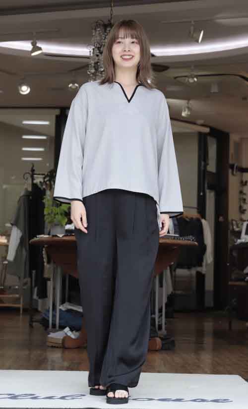 さらさらリネンタッチのブラウス