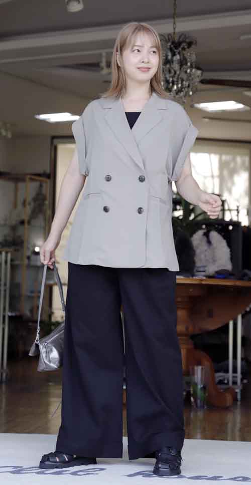 #好服美人　20250912　スリーブレスのダブルボタンジャケット　２カラー入荷