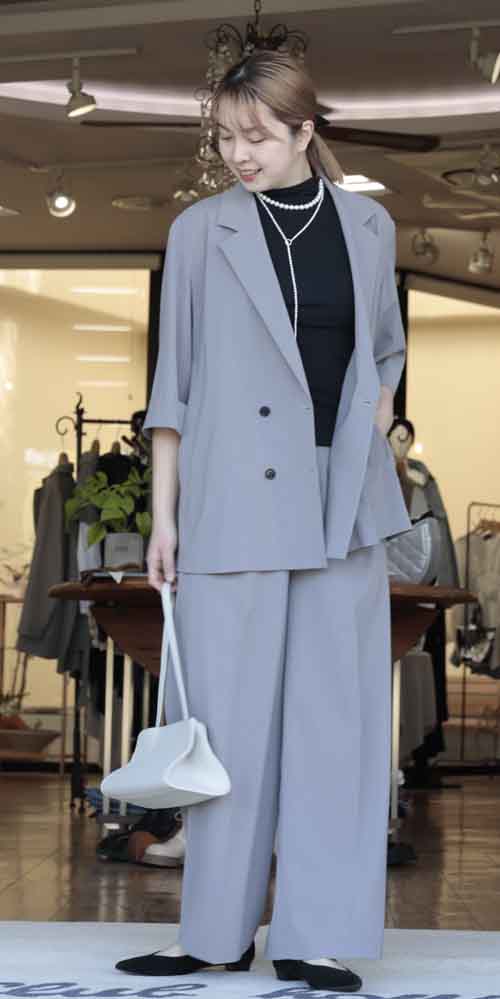 お祝いハレの日にもいいな！　ダブルボタンのジャケットとセンタープレスパンツ