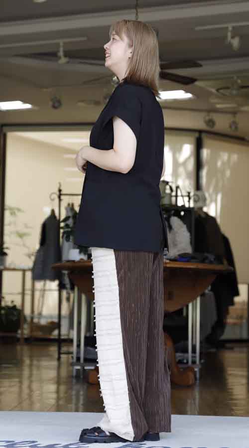 #好服美人　20250912　前はフリンジ後ろはプリーツのパンツ