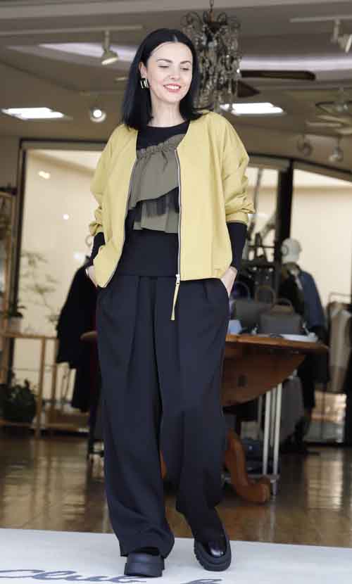 週明けから一気に秋予報 かぁるいブルゾン羽織って #好服美人