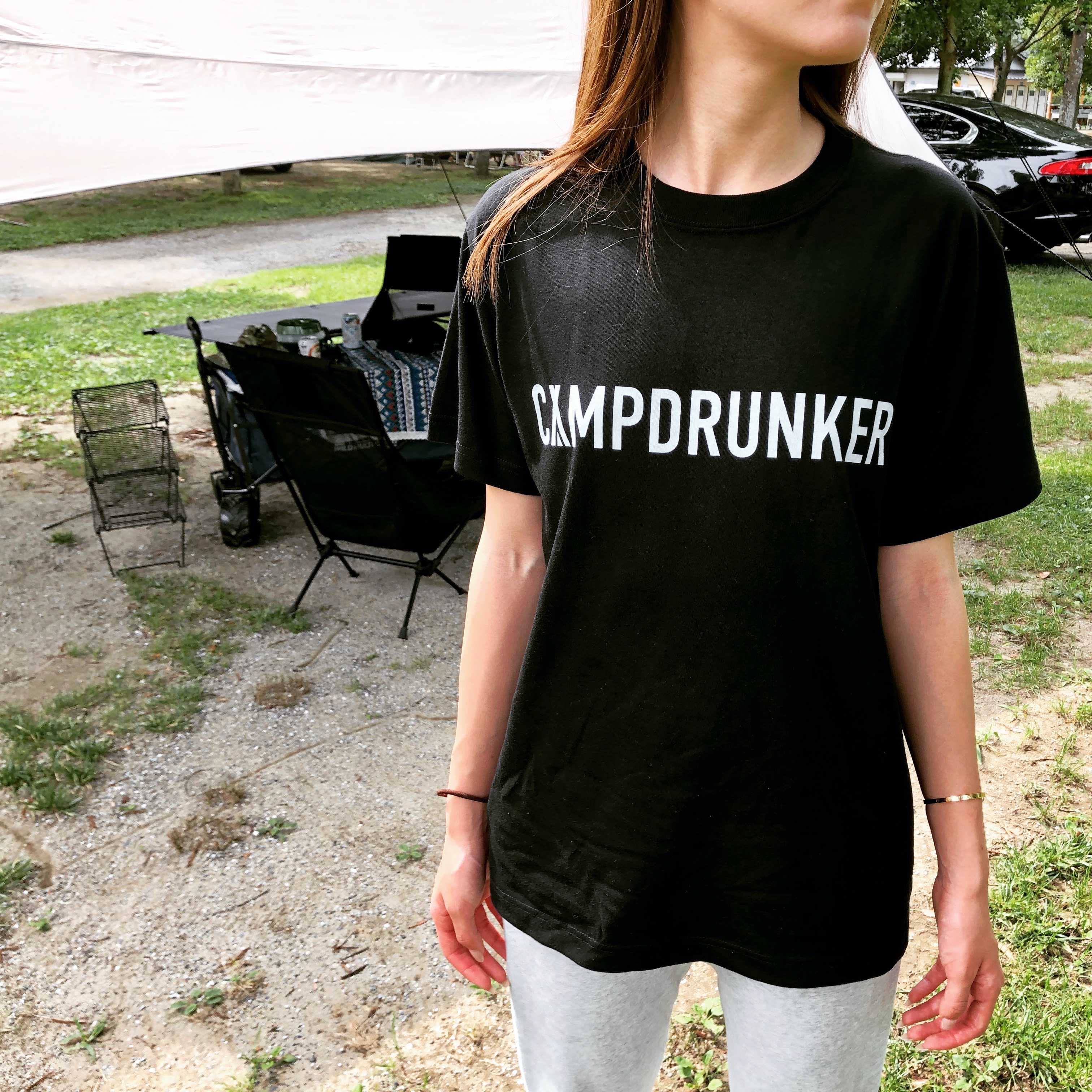 CampDrunker オリジナルロゴTシャツ（ブラック）着用イメージ