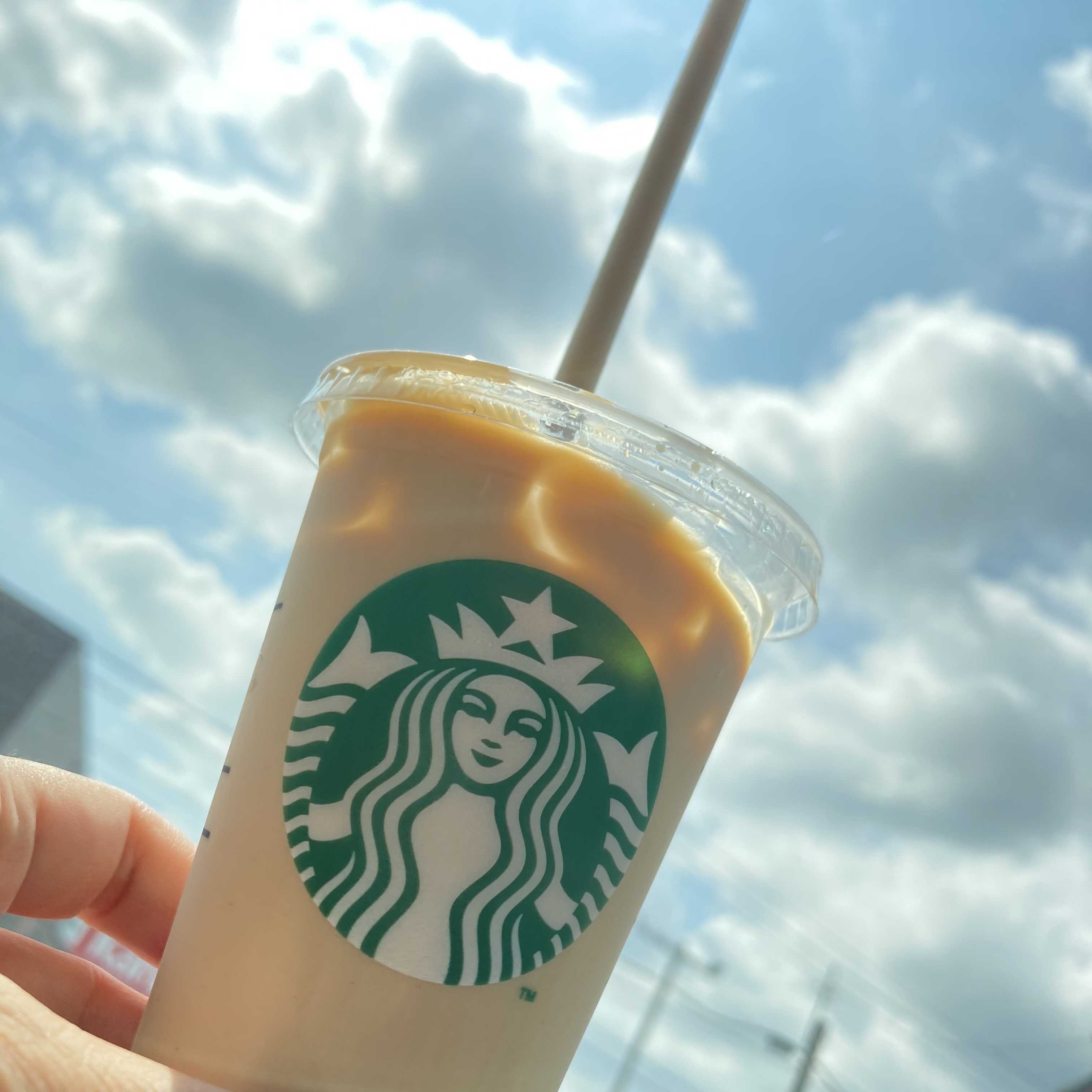 カフェで始まる一日《思うほどの優雅でもない今日も明日も明後日も》