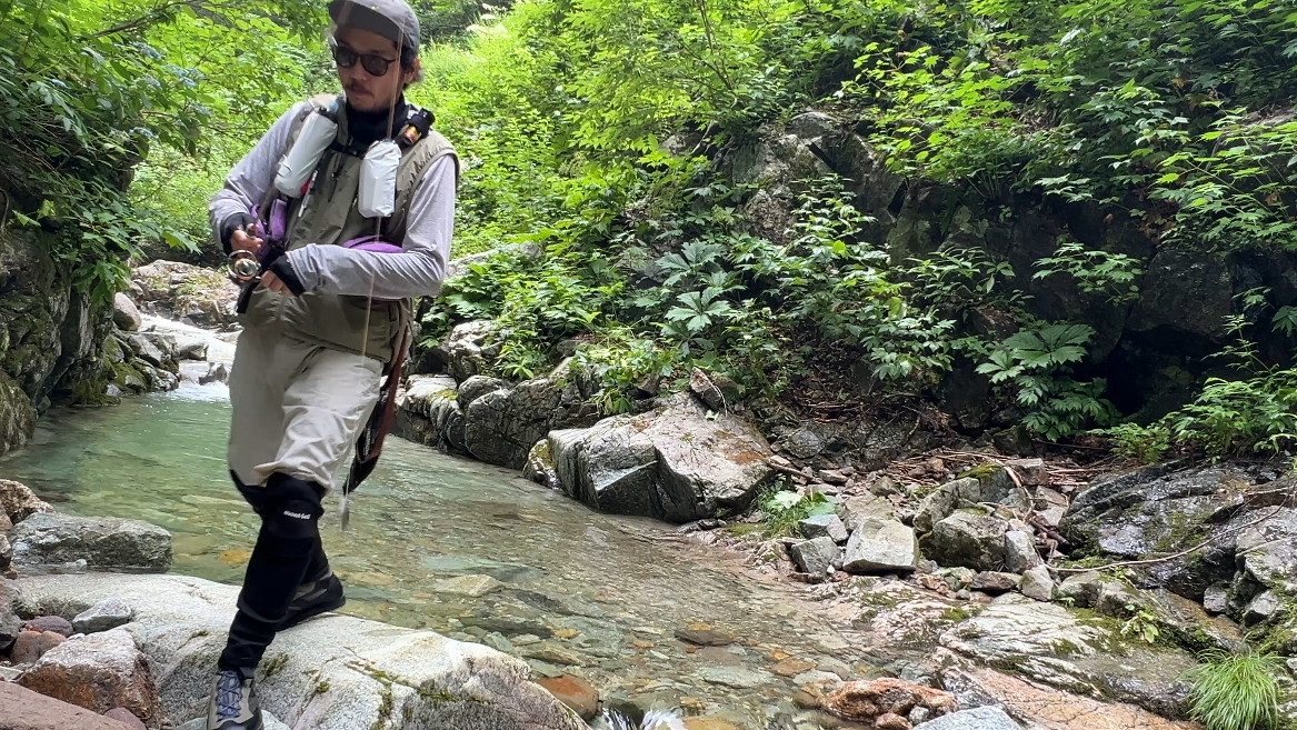 盛夏の小渓流を釣り上がる | Rigging Vest