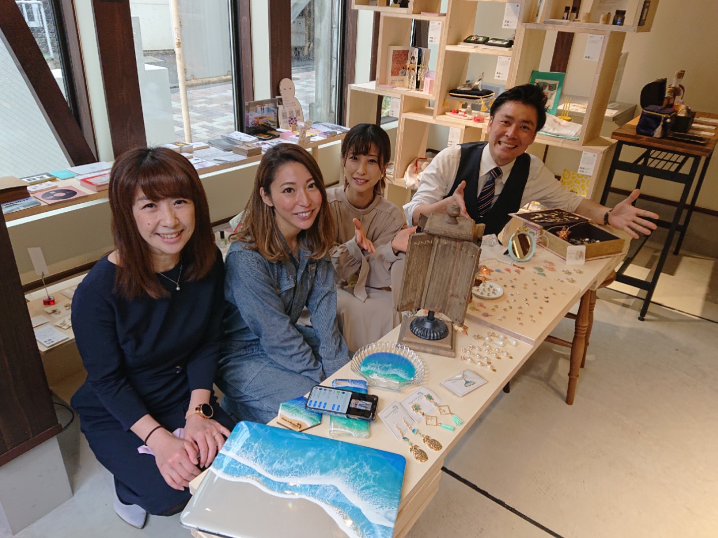 【 ギャラリーイベント１日店長 ☻ 】～ アクセサリーや紫ワイン、作家様との交流 ～