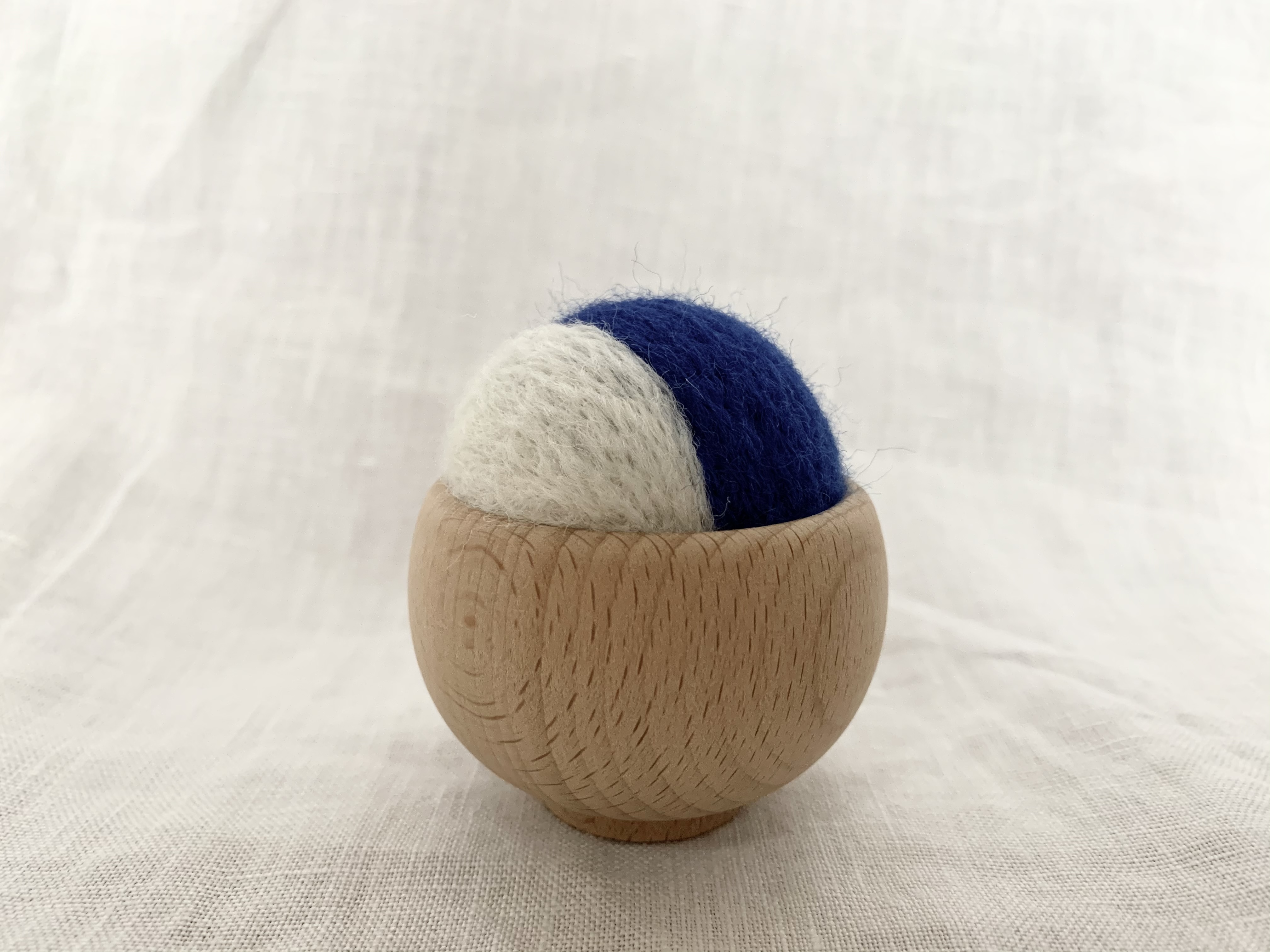 針山、5連・4連ピアス/イヤリング、羊毛のブローチ追加しました