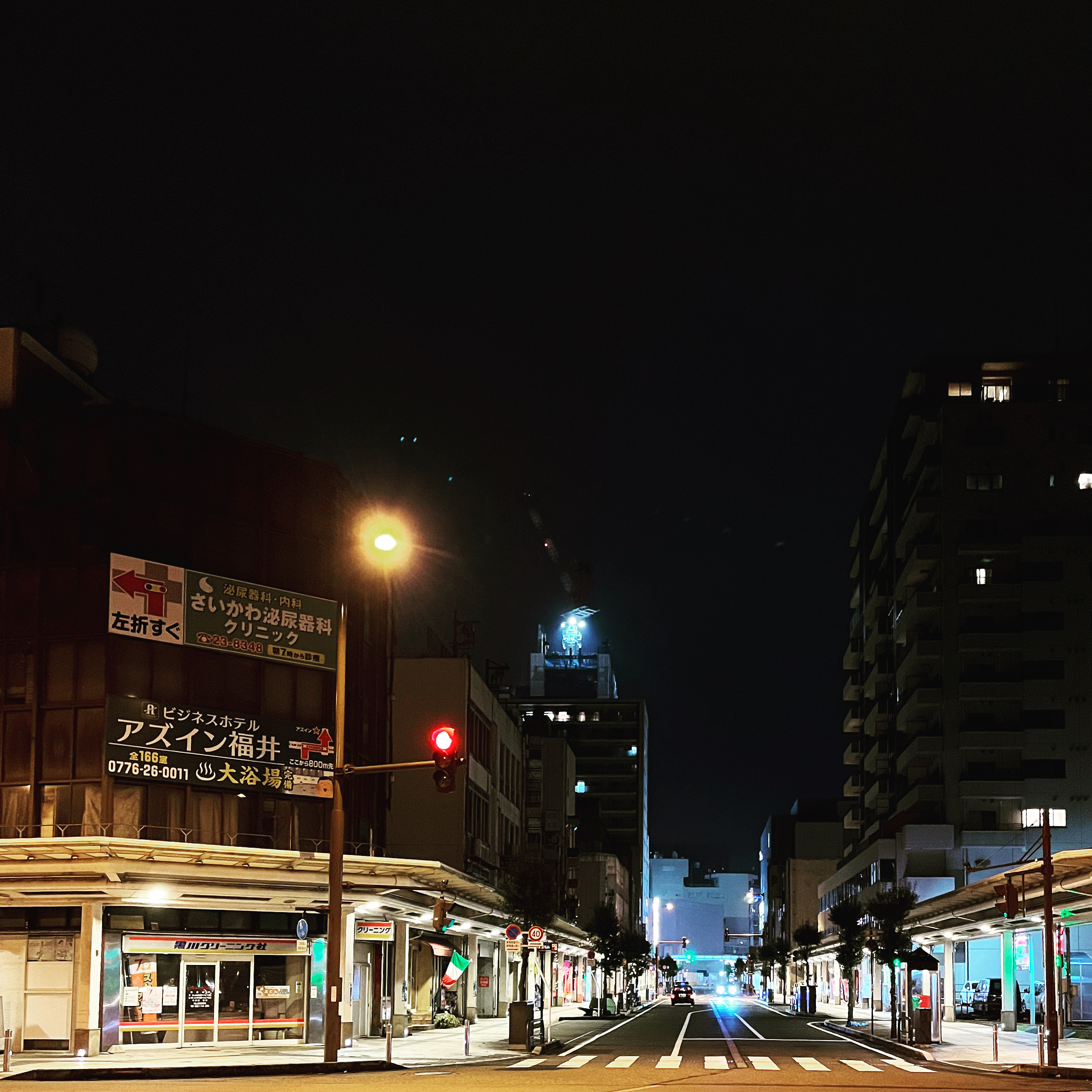 夜更け