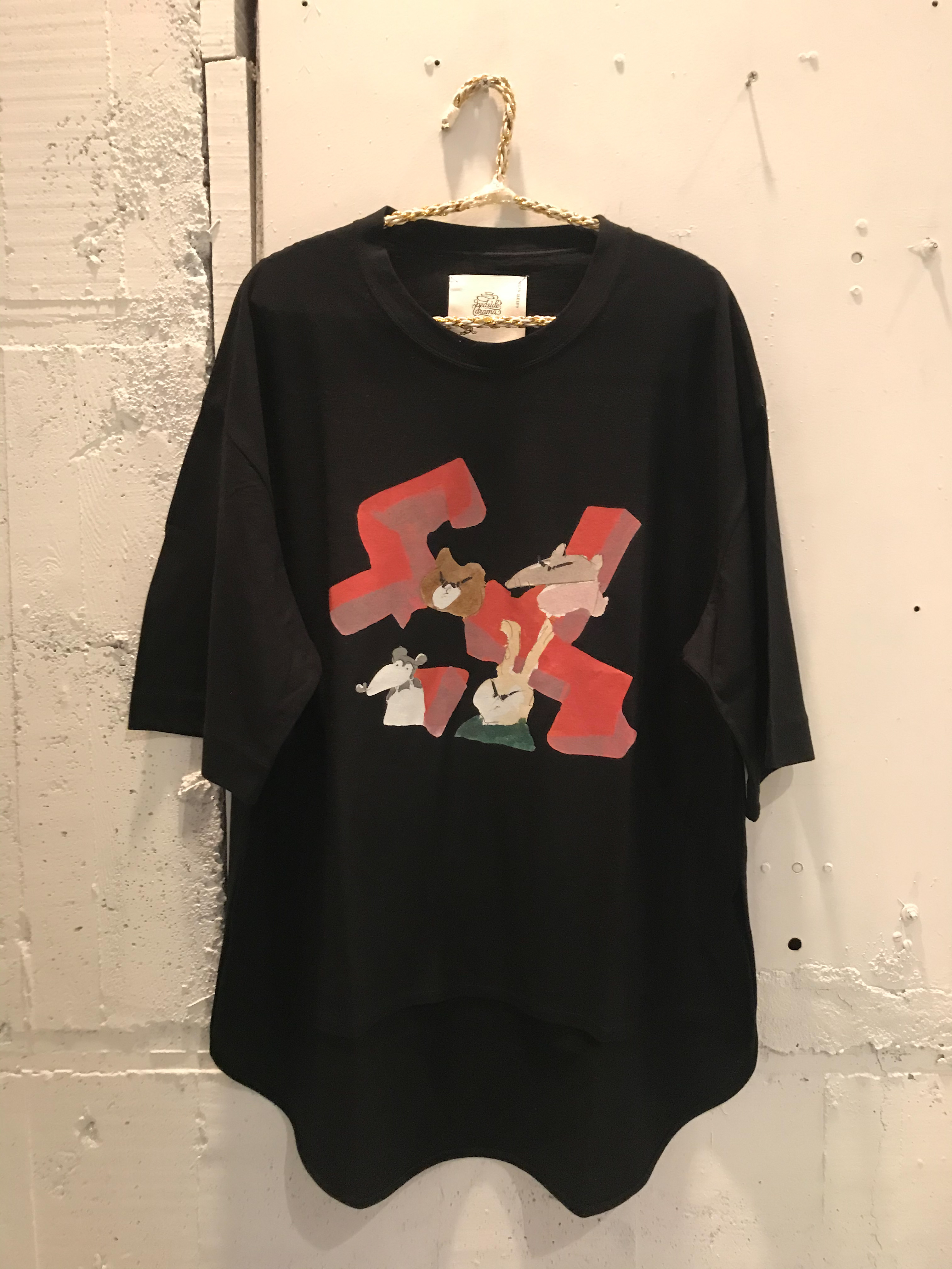 ldeal Tee / 赤い模様