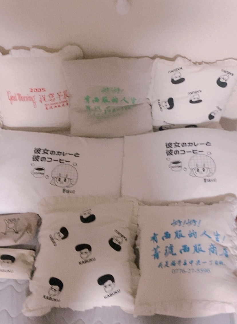 クッションまみれ