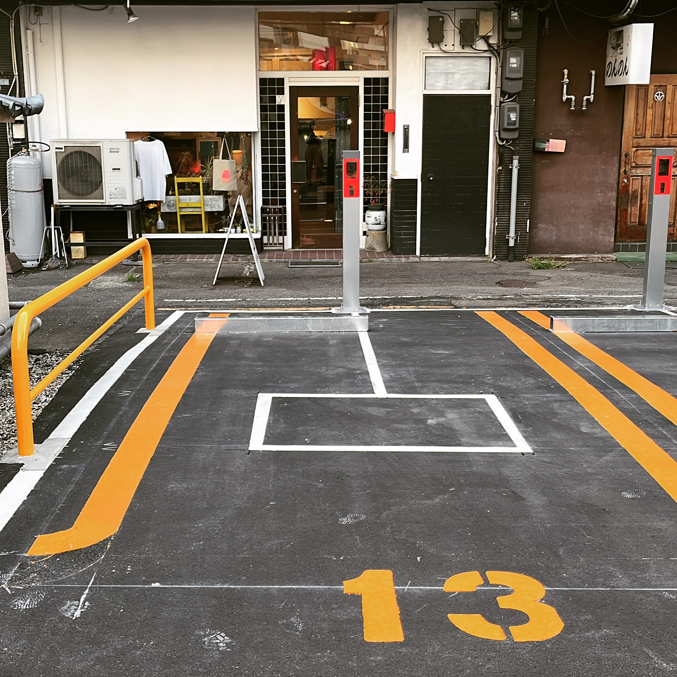 カブク前駐車場