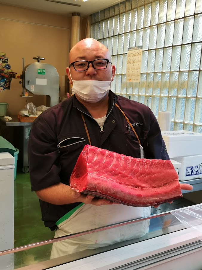 タカヒロ鮮魚の華！天然本鮪です！！！量販店で売っている本鮪とは味が一味も二味も違うんですよ！