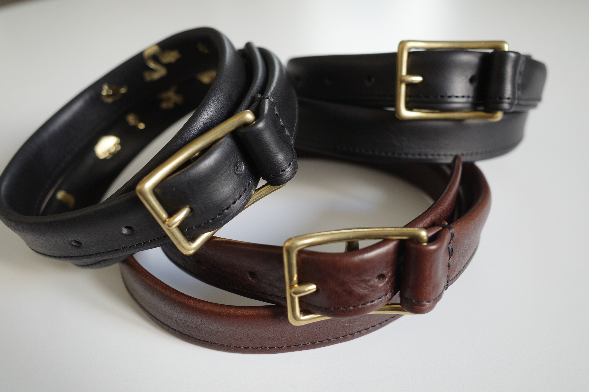 新しく製作した三本の革ベルト