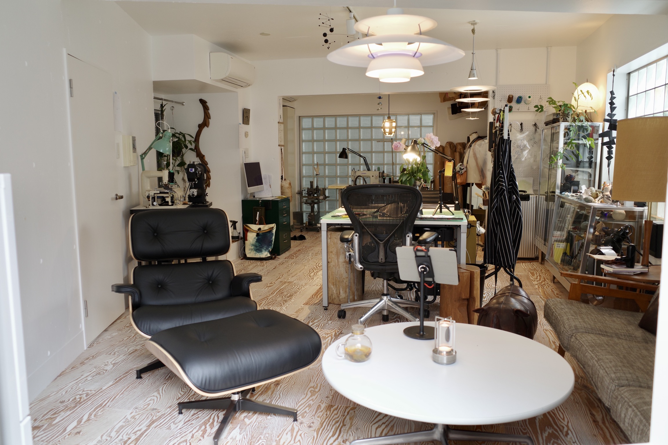 EAMES LOUNGE CHAIR & OTTOMAN