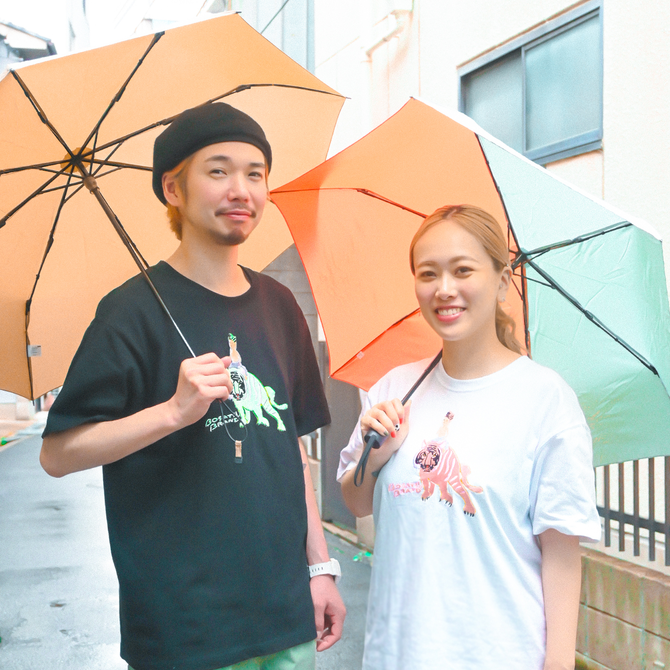 虎のり弥勒菩薩Tシャツ男女着用スナップ