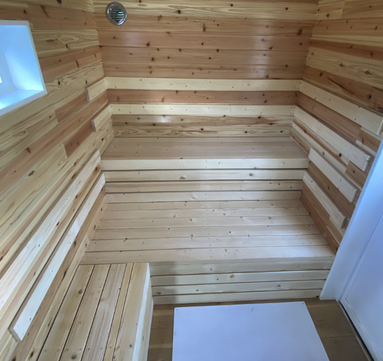 1.5坪のサウナ小屋をDIY　室内の内装　ベンチ制作　⑧