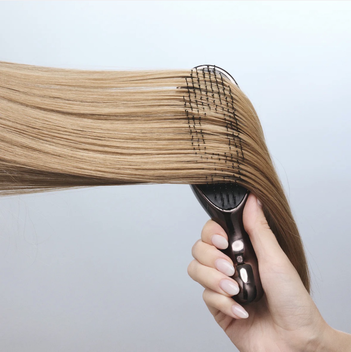 とかすだけで変わる理由がある。静電気・広がり・絡まりを整える設計ブラシ