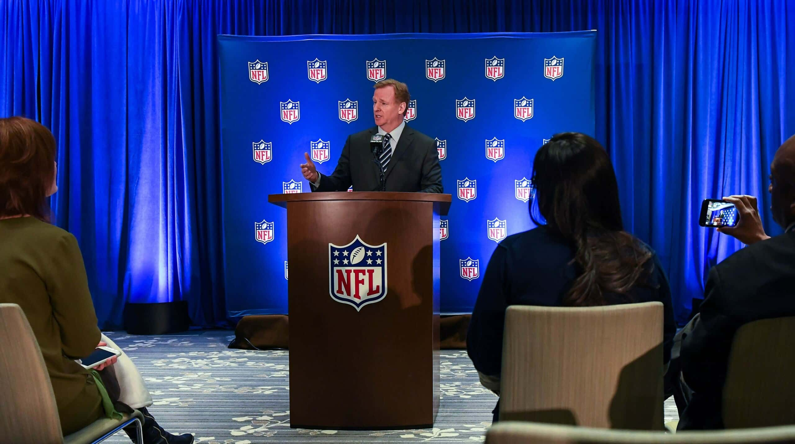 【2025年最新】NFLが規則を更新。ヘルメット7つのモデルを完全禁止。あなたのヘルメットは大丈夫？