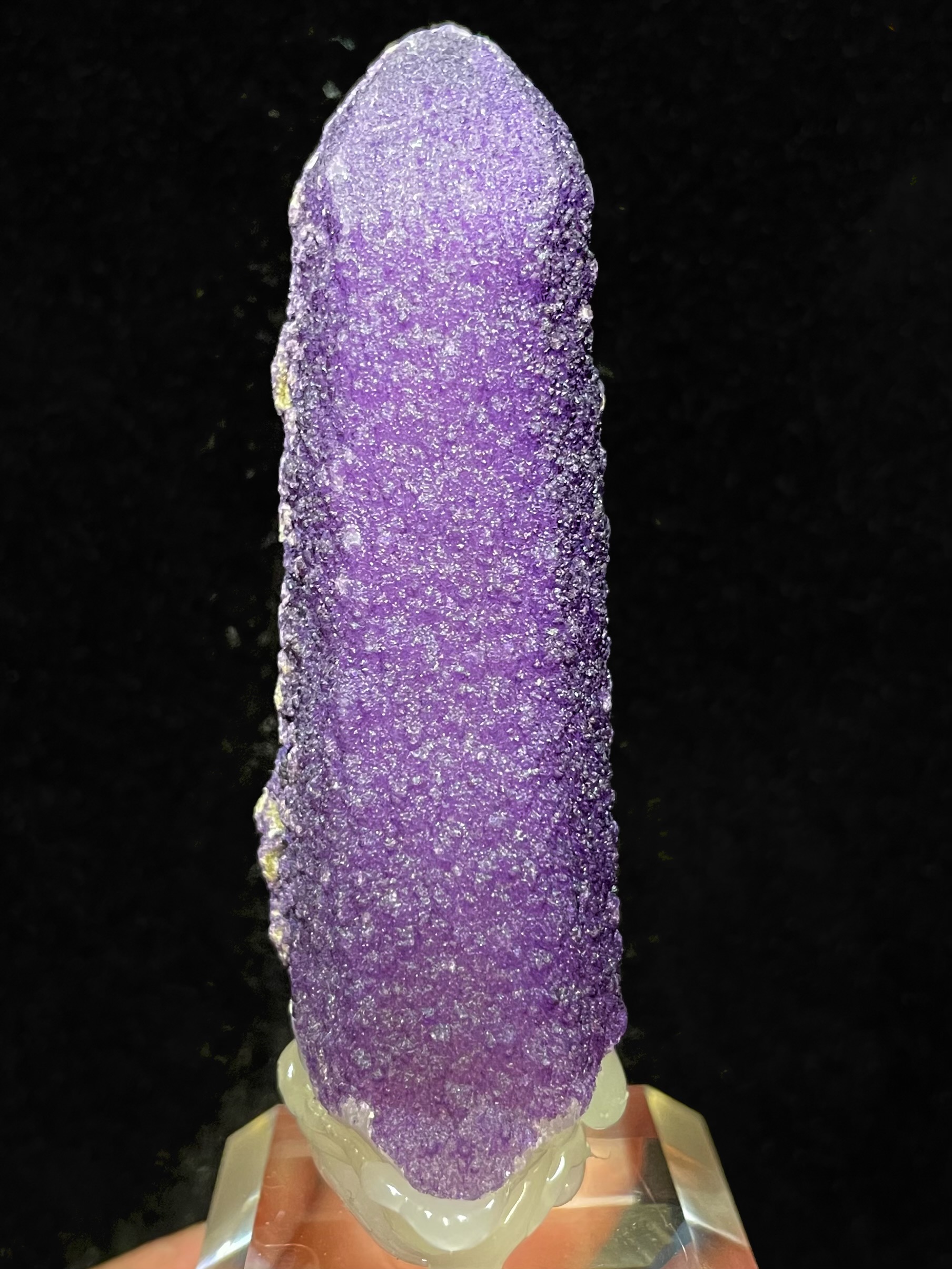 内モンゴル産「パープル・フローライトonクオーツ」原石