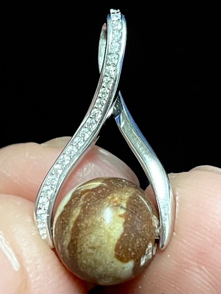 日本人の「心」に寄り添う御守り「姫川薬石」メビウス・シルバーPT