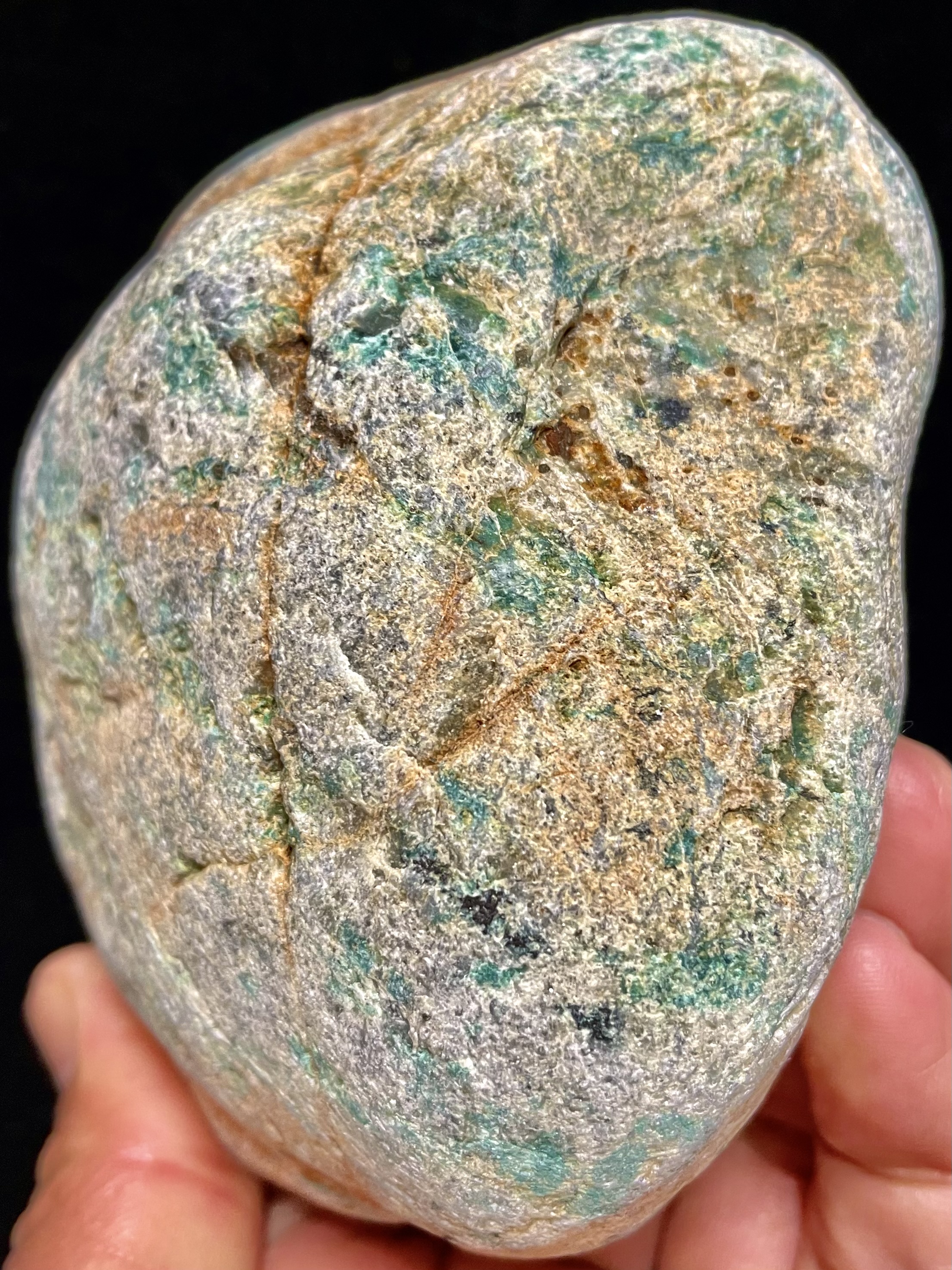 深遠なる錬金術「糸魚川リストベナイト」きつね石