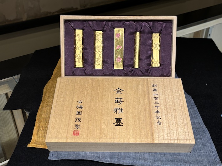 古梅園創業430年記念墨「金蒔雅墨」のご紹介