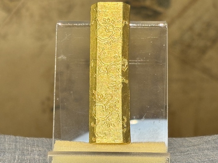 古梅園創業430年記念墨「金蒔雅墨」の中から 金唐草　極上純菜種油煙墨のご紹介
