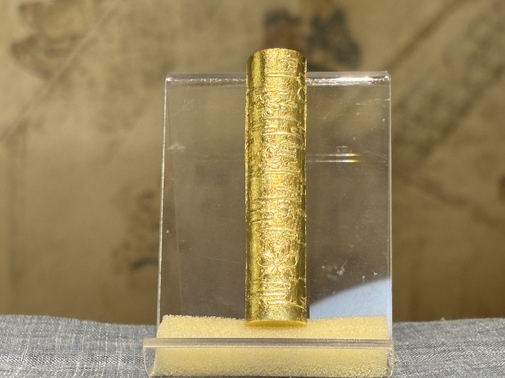古梅園創業430年記念墨「金蒔雅墨」から 金桜紋　極上純菜種油煙墨