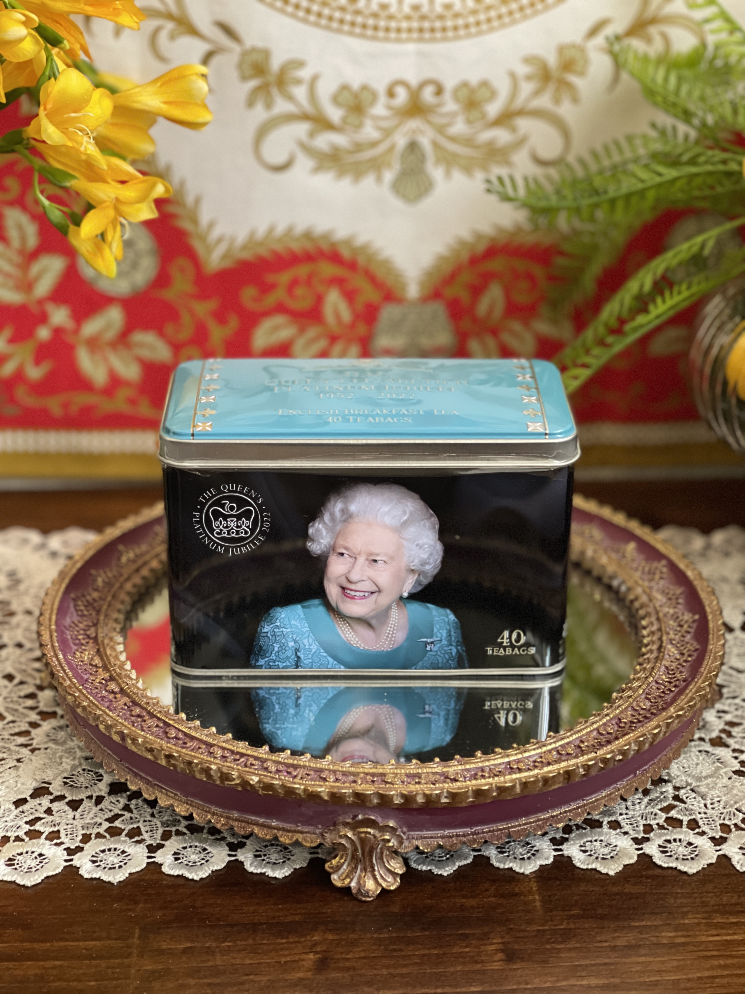 この女王の紅茶缶は初の取り扱いかな？